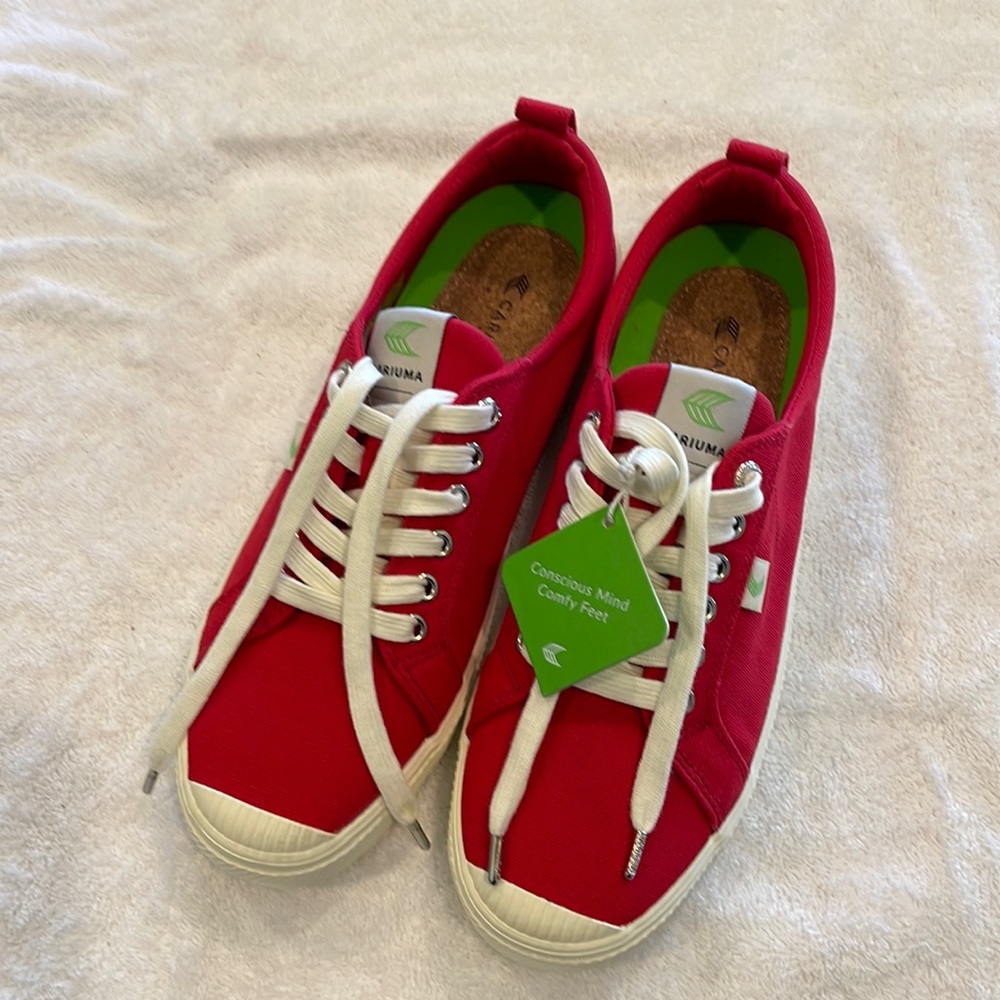 New - Sneakers Red! Cariuma brand